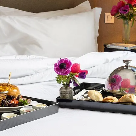 Ξενοδοχείο Madeleine Plaza 4*