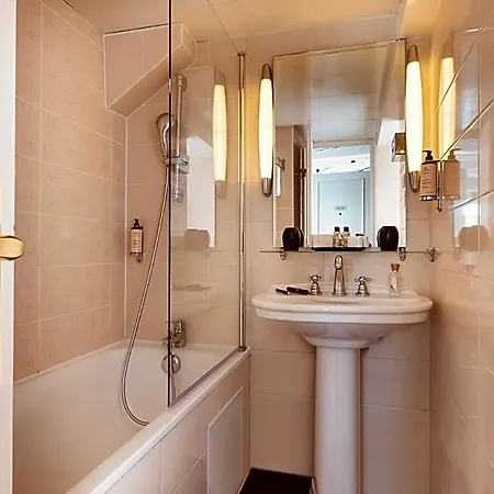Madeleine Plaza Hotel 4*