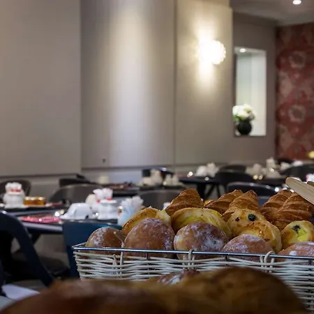 Madeleine Plaza Paris