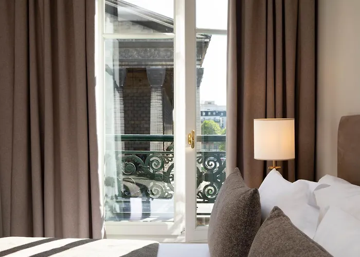 Madeleine Plaza Hotel 4*