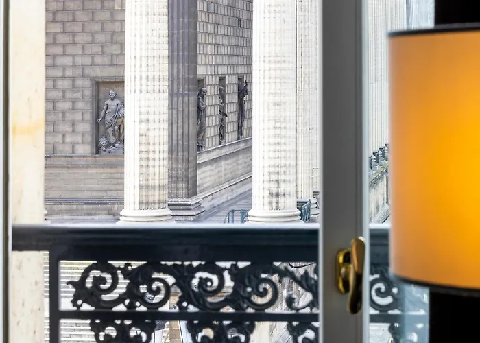 Madeleine Plaza Paris