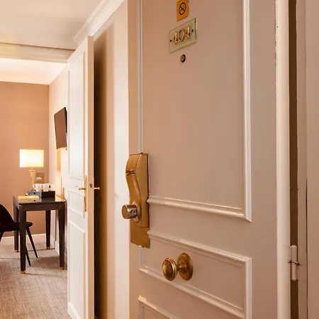 Madeleine Plaza Hotel 4*