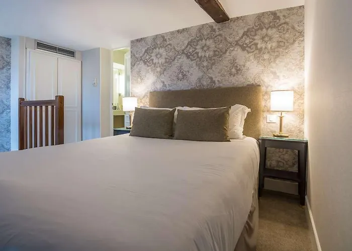 Madeleine Plaza Hotell 4*